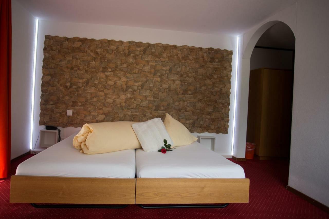 Hotel Eden Grachen Bagian luar foto