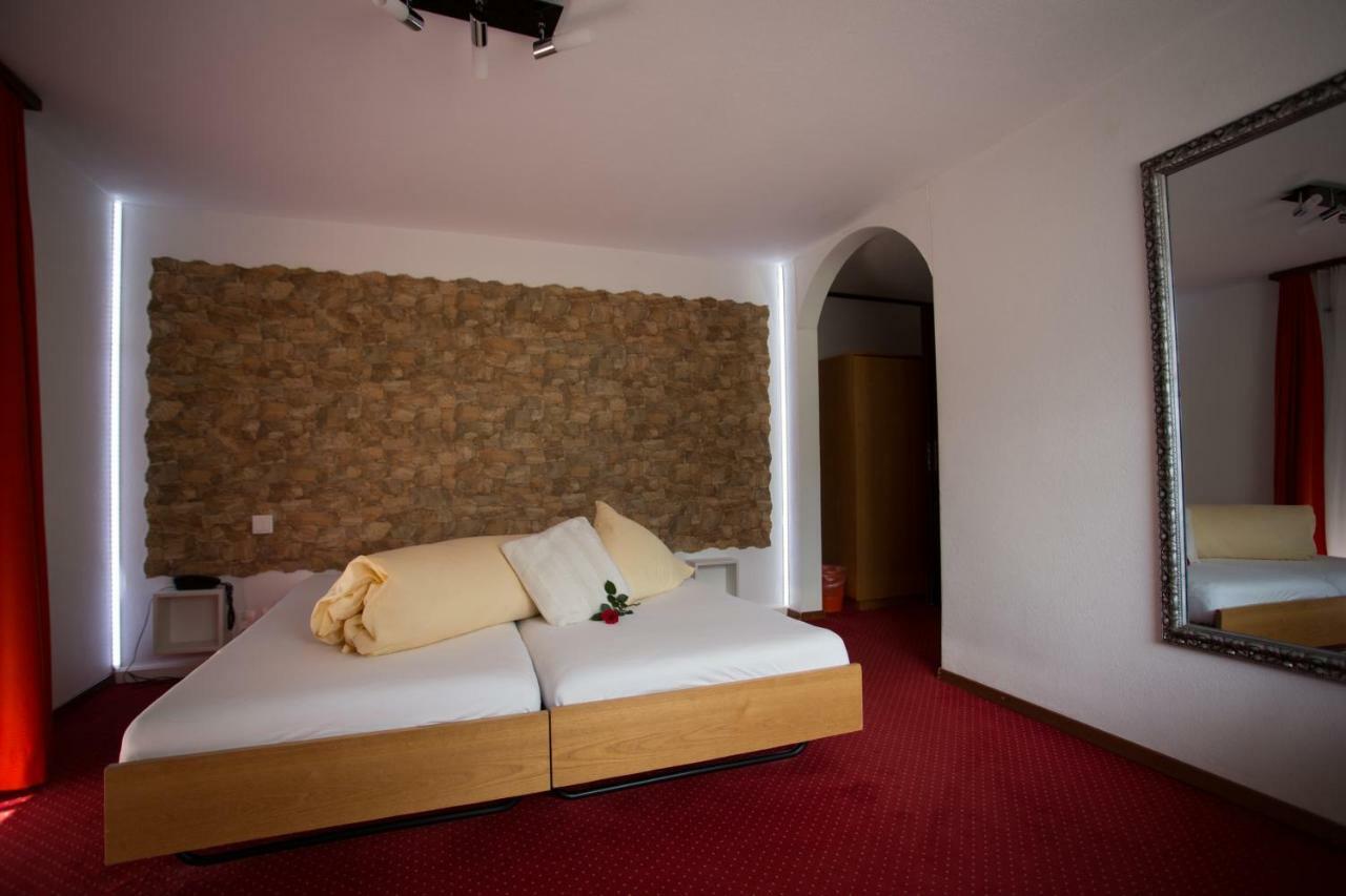 Hotel Eden Grachen Bagian luar foto
